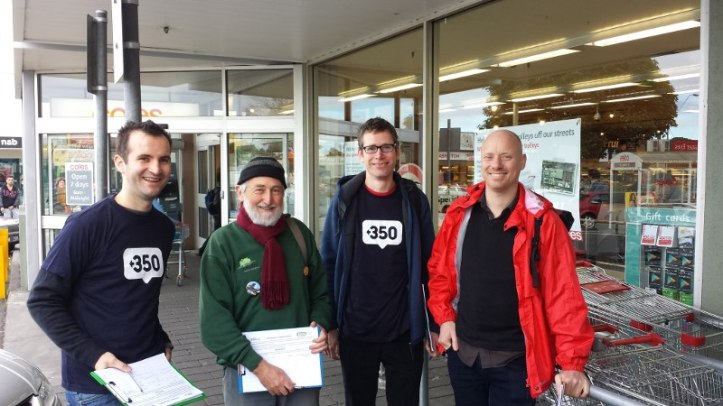 20140709-CAM-volunteers-campaigning-divestment-Glenroy
