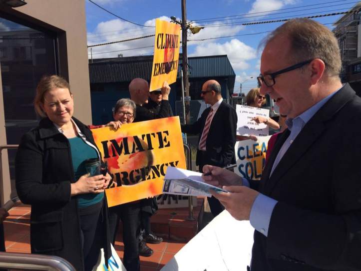 Batman MP David Feeney signs climate emergency petition